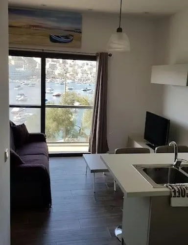 New 1 Bedroom Seafront Apt In St Paul\'S Bay 2